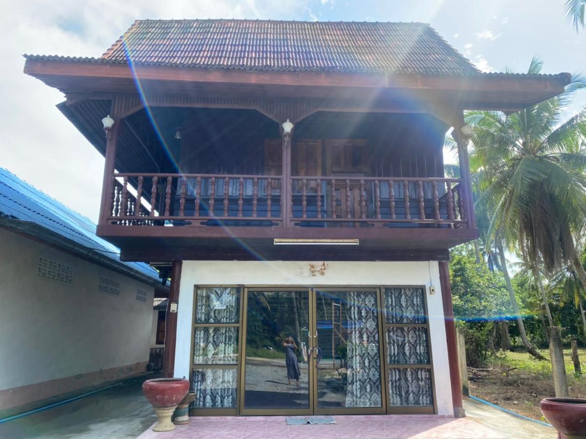 REINDEER HOUSE Wat Chedi 4 People Hotel Sichon Esterno foto
